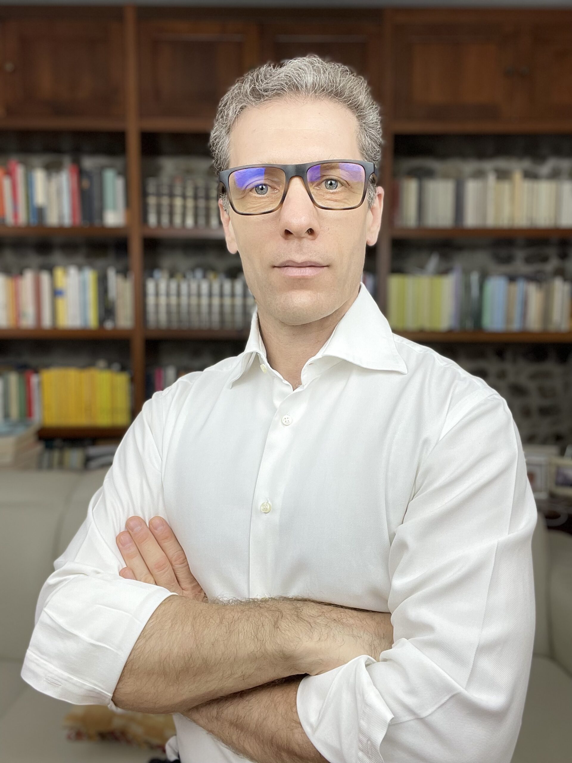 Incontro con Andrea Maggi. A seguire inaugurazione delle mostre “Pasolini poeta corsaro”, “Racconti a Colori”, “Catalogo dei divani leggeri”